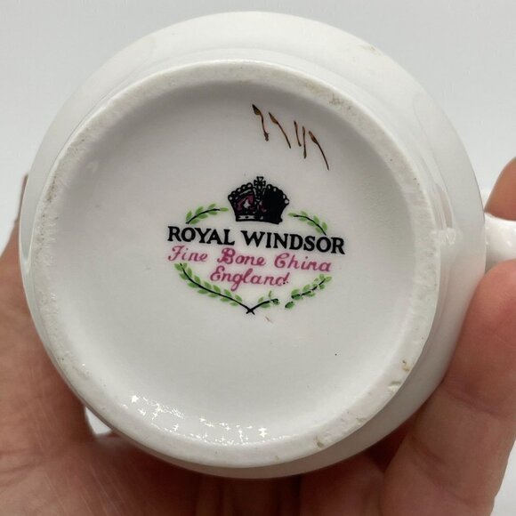 Royal Windsor Vintage Cat Portrait Pink Ribbon Mug Fine Bone China 3.75" England - Picture 6 of 6